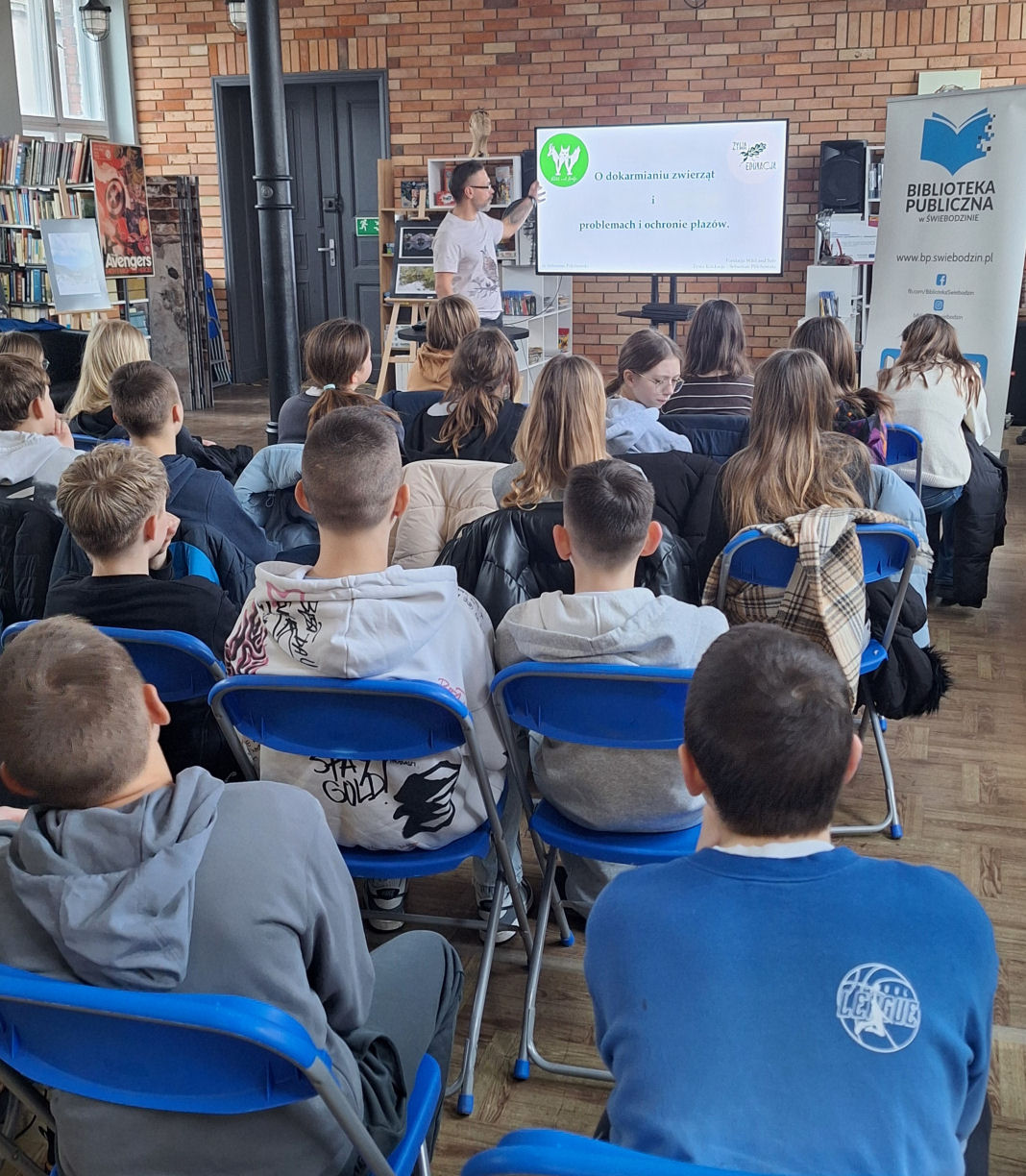 prezentacja lekcja zajęcia edukacja o dokarmianiu ptaków zimą czy dokarmiać i o ochronie płazów o problemach płazó