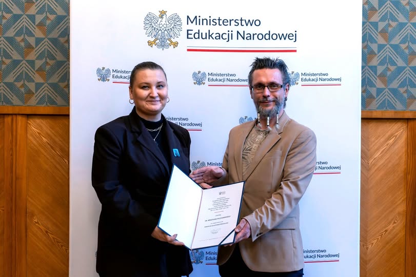 uroczyste wręczenie powołania do udziału w pracach Zespołu ds. Edukacji Klimatycznej przy Ministerstwie Edukacji Narodowej przez Podsekretarz Stanu p. Paulinę Piechnę-Więckiewicz doktorowi Sebastianowi Pilichowskiemu, Miejskiemu Druidowi, Żywa Edukacja