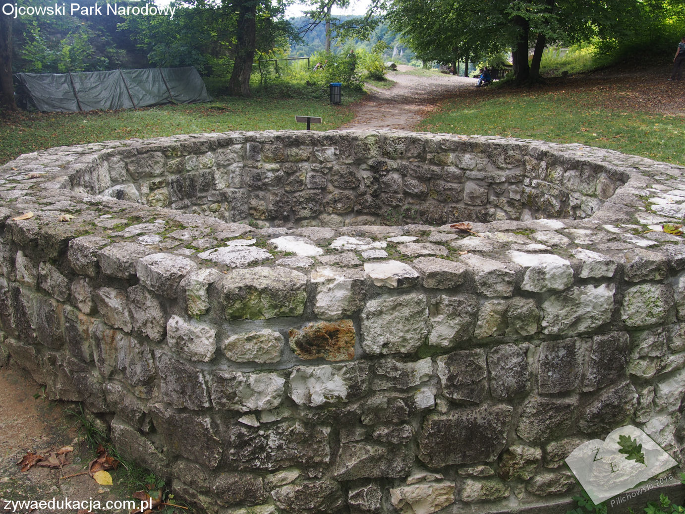 opn16 zamek03 studnia